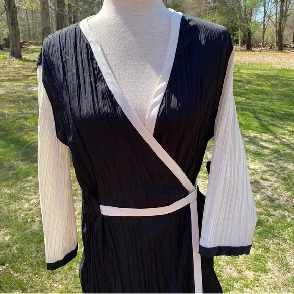RACHEL ROY NEW WRAP DRESS BLACK CREAM MICRO PLEAT V-NECK 3/4 SLEEVE MIDI 8 NWT